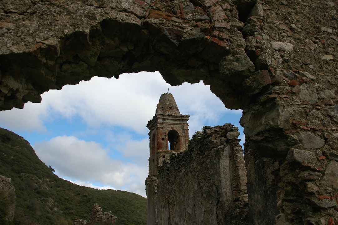 Palizzi - Pietrapennata - Resti Santuario della Madonna dell'Alica - Foto Enzo Galluccio